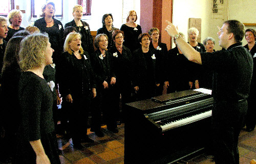 21.04.2007 VivaDiva zum Gospelkonzert in der ev. Kirche Dieburg